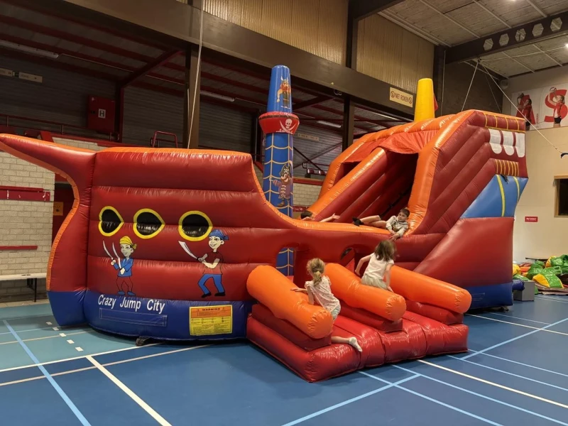 Piraat glijbaan springkasteel